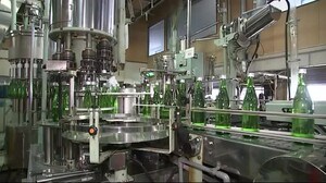 新酒の瓶詰め作業 盛岡市の酒造会社<岩手県>