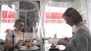 レストランでおしゃれに“3密”防止 飲食店再開のフランスで