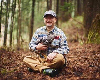 料理人が自ら育てる丹沢滋黒軍鶏だからできるコクと薫りの鶏チャーシュー開発秘話