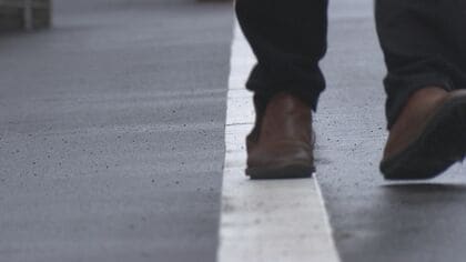 何とかして！滑りやすい“道路の白線”　10年前に「滑りにくい白線」開発も…コスト3倍で自治体に採用されず【大阪発】