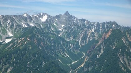 「姿は見えないがヘルプ！という声がする」　北アルプスの尾根でタイ国籍の男性が滑落　通りがかりの登山者が通報し長野県警のヘリが救助　けがは無い模様