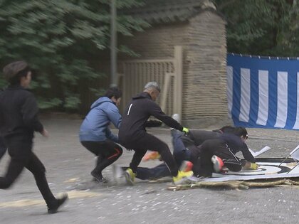 最後の矢が放たれると一斉に的へ…熱田神宮で『歩射神事』厄除けのお守りと伝わる“大千木”など巡って争奪戦に