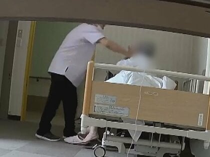 殴る蹴るの一部始終がカメラに…老人ホームで入所者に暴行を加えた罪 71歳男に拘禁刑1年を求刑 被害者の娘「重い判決を」