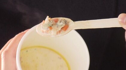 “漁獲量日本一”をアピール！ 宍道湖特産「シジミ」を気軽にテイクアウト　食べ歩きグルメに「クラムチャウダー」誕生