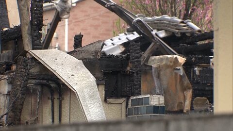 さいたま市の木造住宅が全焼　81歳住人女性死亡、焼け跡から1人遺体発見…20代の孫と連絡とれず　身元確認進める