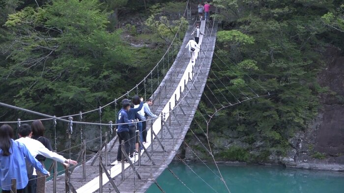 幅もせまく、かなり不安定でかなりの恐怖が…