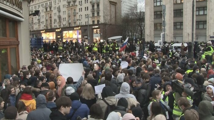 モスクワ中心部では少なくとも6万人が集結