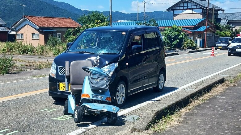 シニアカー（電動車いす）の89歳女性が死亡　勝山市内の道路を横断中に軽乗用車にはねられる　片側1車線の通称「鮎街道」｜FNNプライムオンライン