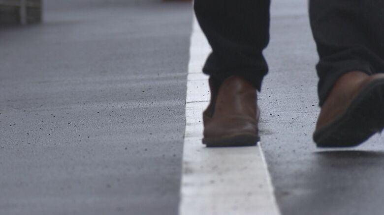何とかして！滑りやすい“道路の白線”　10年前に「滑りにくい白線」開発も…コスト3倍で自治体に採用されず【大阪発】｜FNNプライムオンライン