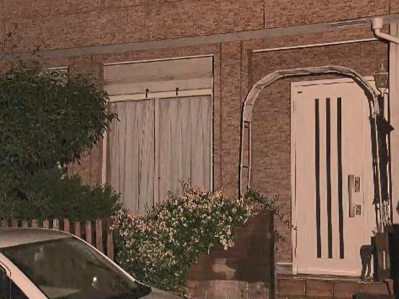 1人は1階で白骨化 もう1人は2階で…住宅から年齢性別不明の2人の遺体 住人の60代夫婦か 家は施錠され荒らされた形跡なし｜FNNプライムオンライン