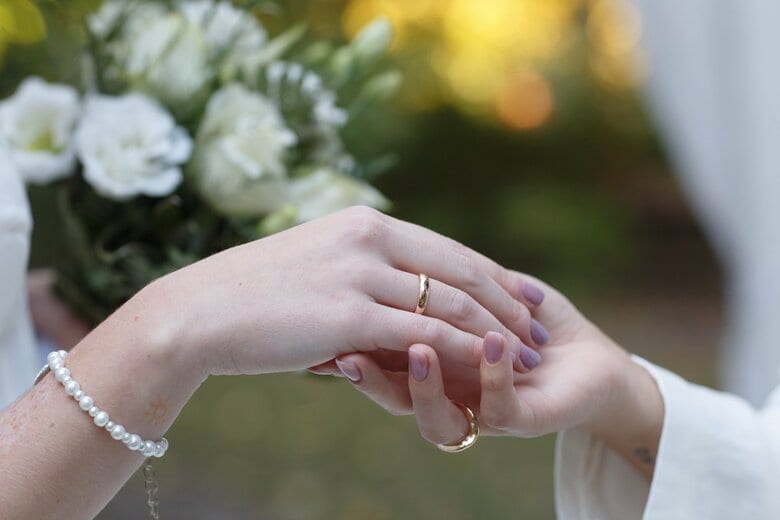 【2025年理想の芸能人夫婦ランキング】SNSの象徴 vs レジェンド。2票差のデッドヒートを制したのは？【結婚相談所ツヴァイ調査アンケート】