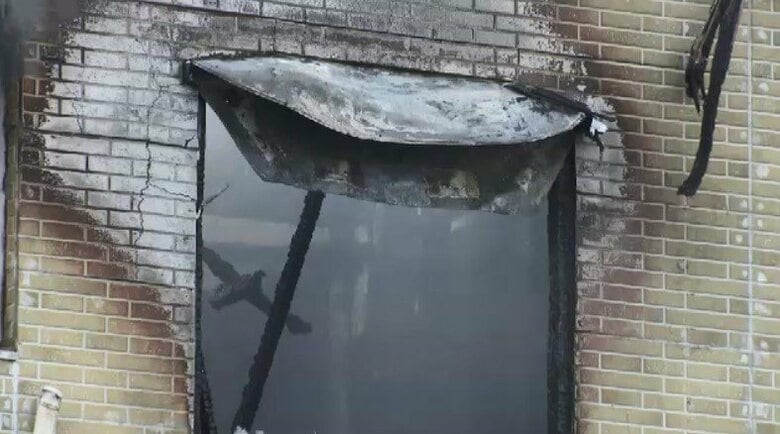 火事の原因はトラッキング現象か　福岡市で2階建て住宅1棟全焼　焼け跡から見つかった遺体の身元確認急ぐ｜FNNプライムオンライン
