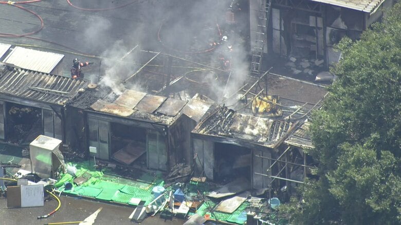 陸上自衛隊の朝霞駐屯地で火事　ポンプ車など7台出動し消火活動続く　けが人の情報なし　埼玉・朝霞市｜FNNプライムオンライン