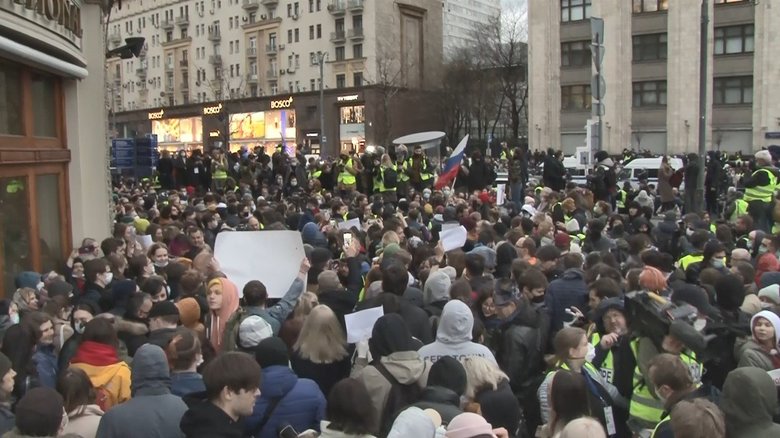 モスクワ中心部では少なくとも6万人が集結