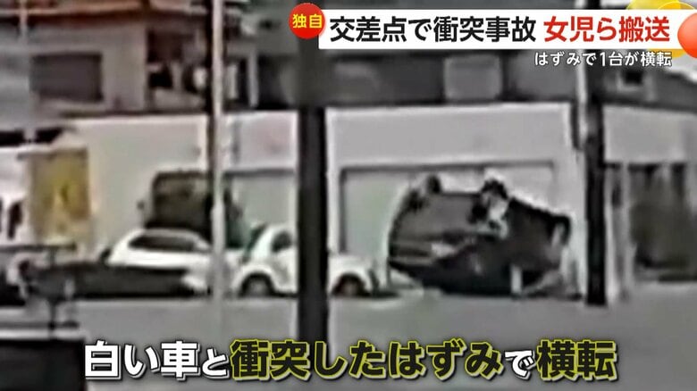 2台の車が衝突し1台が横転する瞬間（3日、愛知・名古屋市）（4）