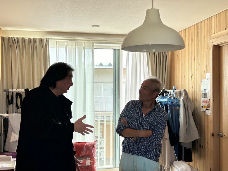 珠洲市見附島の仮設住宅の住民と