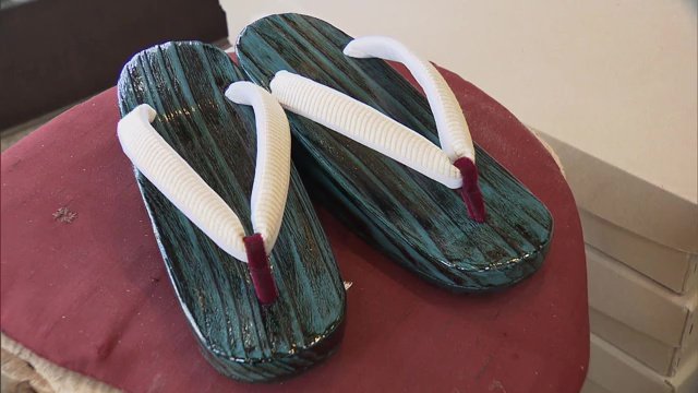 5代目・孝弘さん作の伝統とモダンを融合した新たな桐下駄