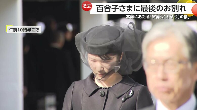 拝礼を終え、再び祭壇に一礼したあと、車に乗り込まれた愛子さま