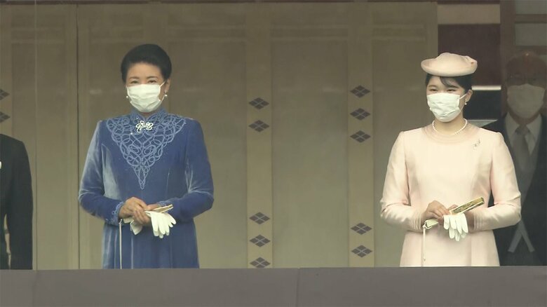 慣習により、雅子さまは「帽子なし」で、愛子さまは帽子を被って出席された