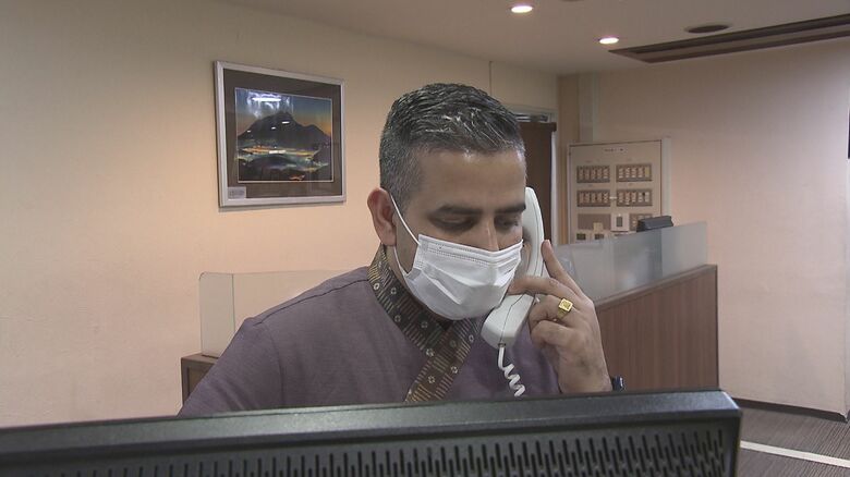 ゆふいん山水館で働くネパール人のマイナリ・ディパクさん