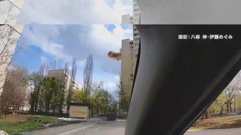 日本人写真家が捉えたマンションにミサイル着弾する瞬間8