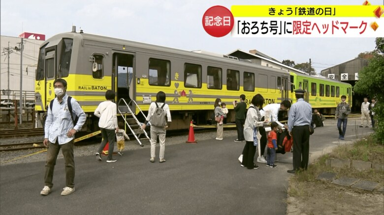 日ごろは静かな駅構内がにぎわう