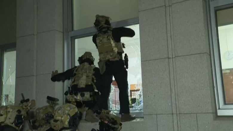 国会に突入する戒厳軍