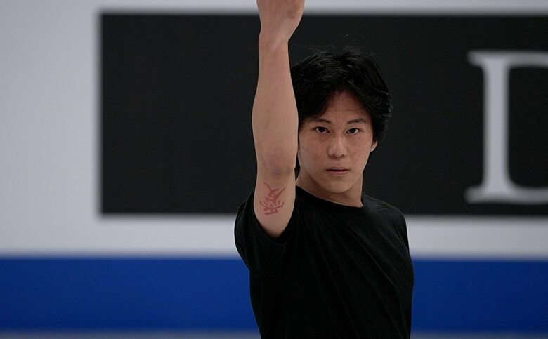 腕には大ファンだという漫画ナルトに登場する我愛羅の『愛』の文字