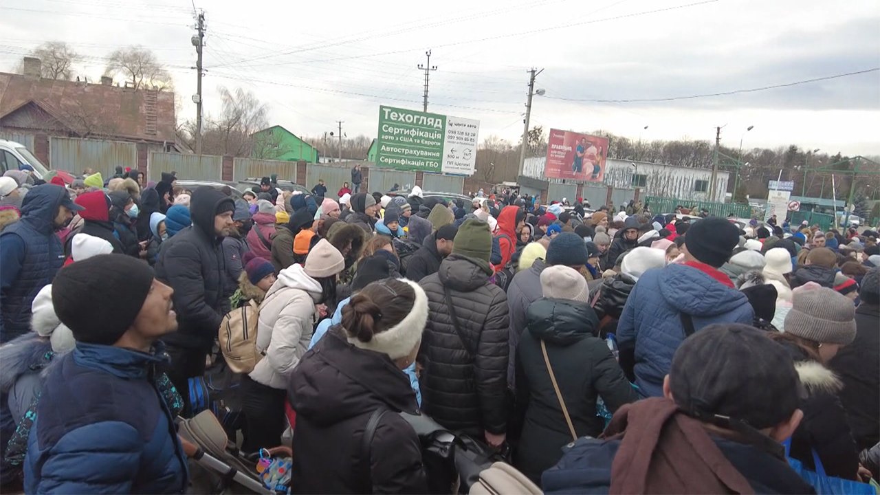 ウクライナから徹夜の退避 祖国のため戦う 父と離散 Fnnプライムオンライン ロシアがウクライナ への軍事侵攻を続ける中 ｄメニューニュース Nttドコモ