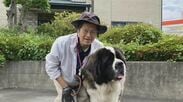 体重100kgの“忘れ形見”亡き院長の愛犬「ポチ」　69歳で院長が急逝…病院スタッフが交代で世話、新しい家族のもとへ　「先生の代わりに幸せを届けて」これからは民宿の“看板犬”に