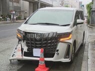 乗用車の右前部が大きく破損…路地から出てきた車と路線バスが衝突 乗客約10人のうち女性1人が肩の痛みなど訴える