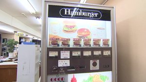 日本に2台!温かいハンバーガーが出てくる自販機…遠方からもお客さんが絶えない魅力とは【富山発】