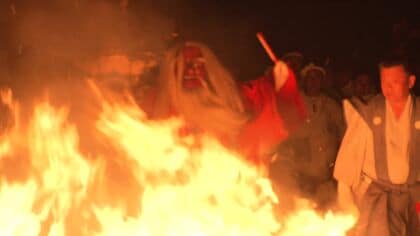 人口減や資金難＆担い手不足 “苦境”に立つ伝統の祭りを後世へ 勇壮な火くぐりが魅了する「琴平神社例大祭」 あの手この手の奮闘で成功裏に 北海道古平町