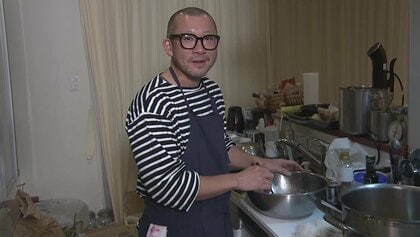 「先が見えない不安の中にずっといる」能登半島地震からまもなく1年“被災地のクリスマスイブ”　人気店「のと吉」全壊で…家族と離れて暮らす店主は友人宅で料理を振る舞う　