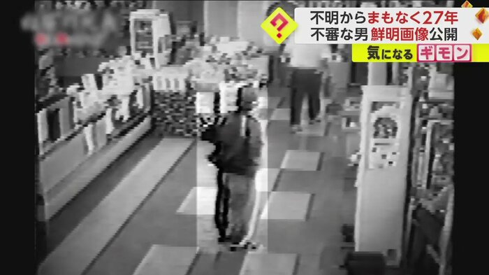 パチンコをすることなく店内をうろつく男