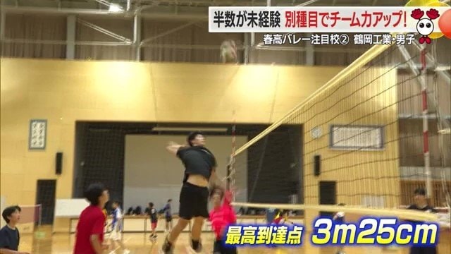 最高到達点3メートル超えのエースでキャプテンの安野選手のプレーはダイナミック
