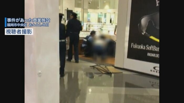 周囲の人らによって取り押さえられた少年