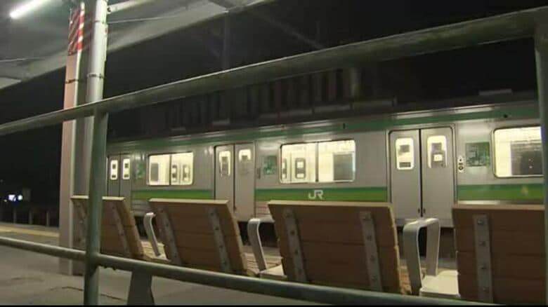 【速報】停車中の列車内で液体がまかれる　消防の調査で「水」と判明　JR仙石線の一部区間で運転見合わせ｜FNNプライムオンライン