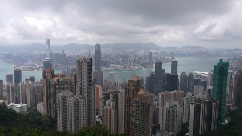 香港中心部で「日本円の現金10億円」強盗　刃物持った男ら両替店店員からスーツケース4個奪い逃走　容疑者1人拘束｜FNNプライムオンライン