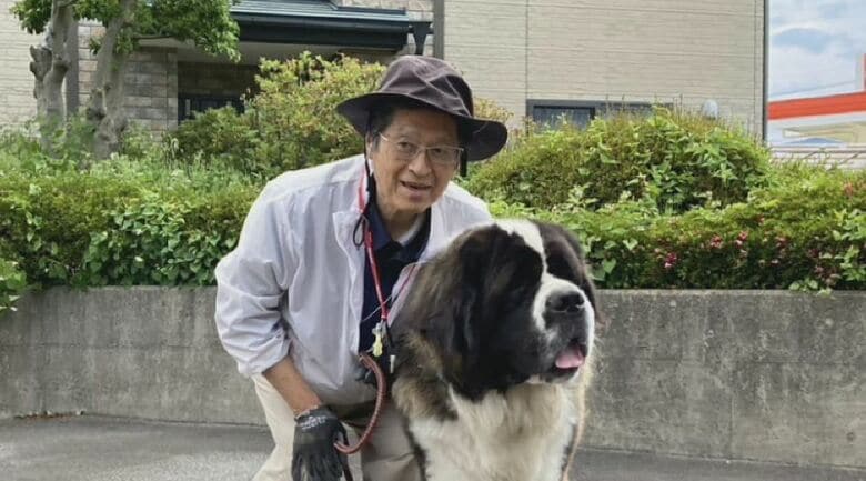 体重100kgの“忘れ形見”亡き院長の愛犬「ポチ」　69歳で院長が急逝…病院スタッフが朝昼晩交代で世話、新しい家族のもとへ　これからは民宿の“看板犬”に「先生の代わりになって幸せを届けて」｜FNNプライムオンライン