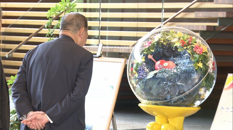 首相官邸に「トゥンクトゥンク」横浜花博マスコット登場　石破首相「しゃべらない…」　ミャクミャクに未練？｜FNNプライムオンライン
