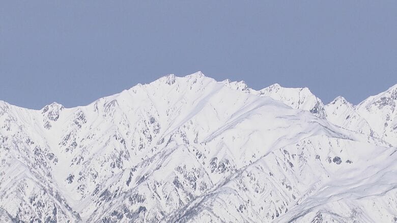 「雪に埋もれて倒れている」ヘリコプターで救助も男性の死亡を確認　バックカントリースキーをしていた人から通報　北アルプス唐松岳の山頂付近で発見｜FNNプライムオンライン