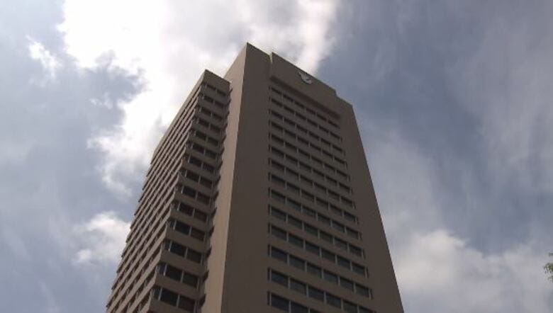 【速報】東大阪市職員を不同意わいせつの疑いで再逮捕　東大阪市「早急に事実確認し厳正に対処」｜FNNプライムオンライン