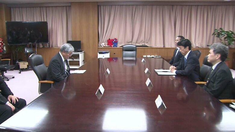 5月7日　齋藤経産相が脇山町長と面会、文献調査の受け入れを要請