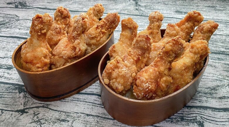 手羽元の唐揚げを突き刺した弁当（提供：筒井さん）