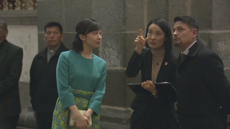 「最後の晩餐」を見上げ、質問を重ねられた佳子さま