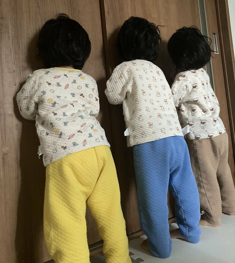 チョウになって木の蜜を吸っているマネだそう