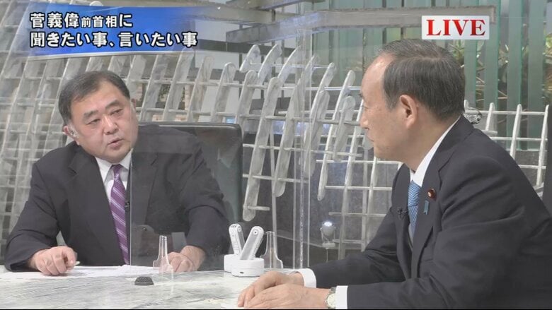 反町理キャスター（左）、菅義偉 前内閣総理大臣
