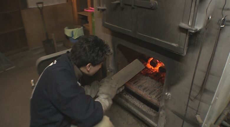 薪をくべる相良店長