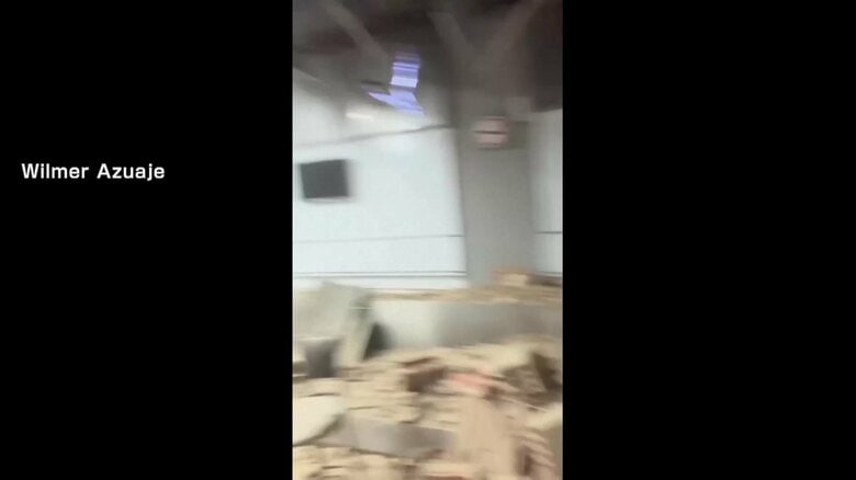 天井が崩落した首都カラカスの国際空港